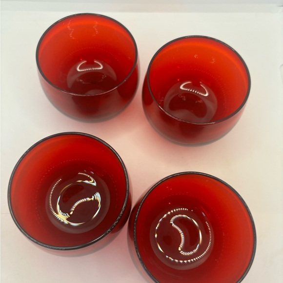 Set of four vintage ruby red small glasses - Picture 4 of 7